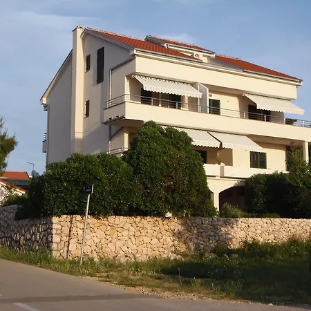 House Nono * Povljana